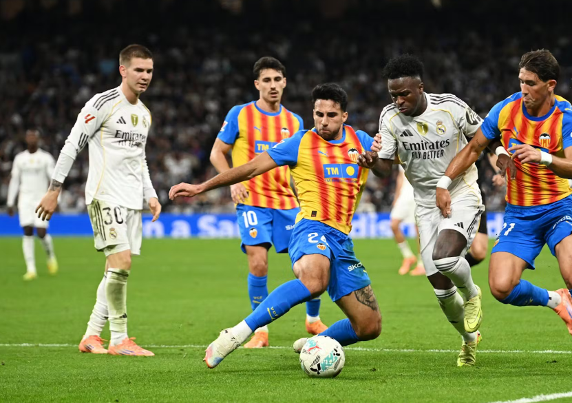 Real Madrid vs Valencia CF (03:00 &#8211; 02/11) | Xem lại trận đấu